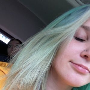 Meet your Posher, Alexia